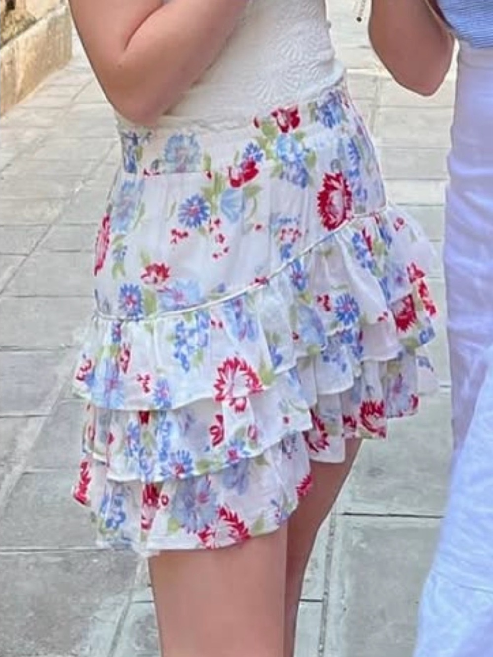 Loveshackfancy Floral Ruffle Mini Skirt - White with Red & Blue Flowers